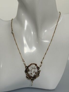 Estate 14k real solid Gold chain Necklace with White Carved Rose Cameo real Peal